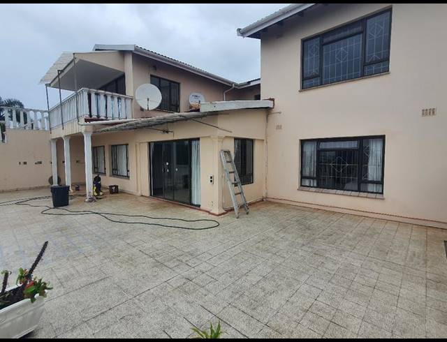 6 BEDROOM HOUSE FOR SALE IN UMHLANGA CENTRAL